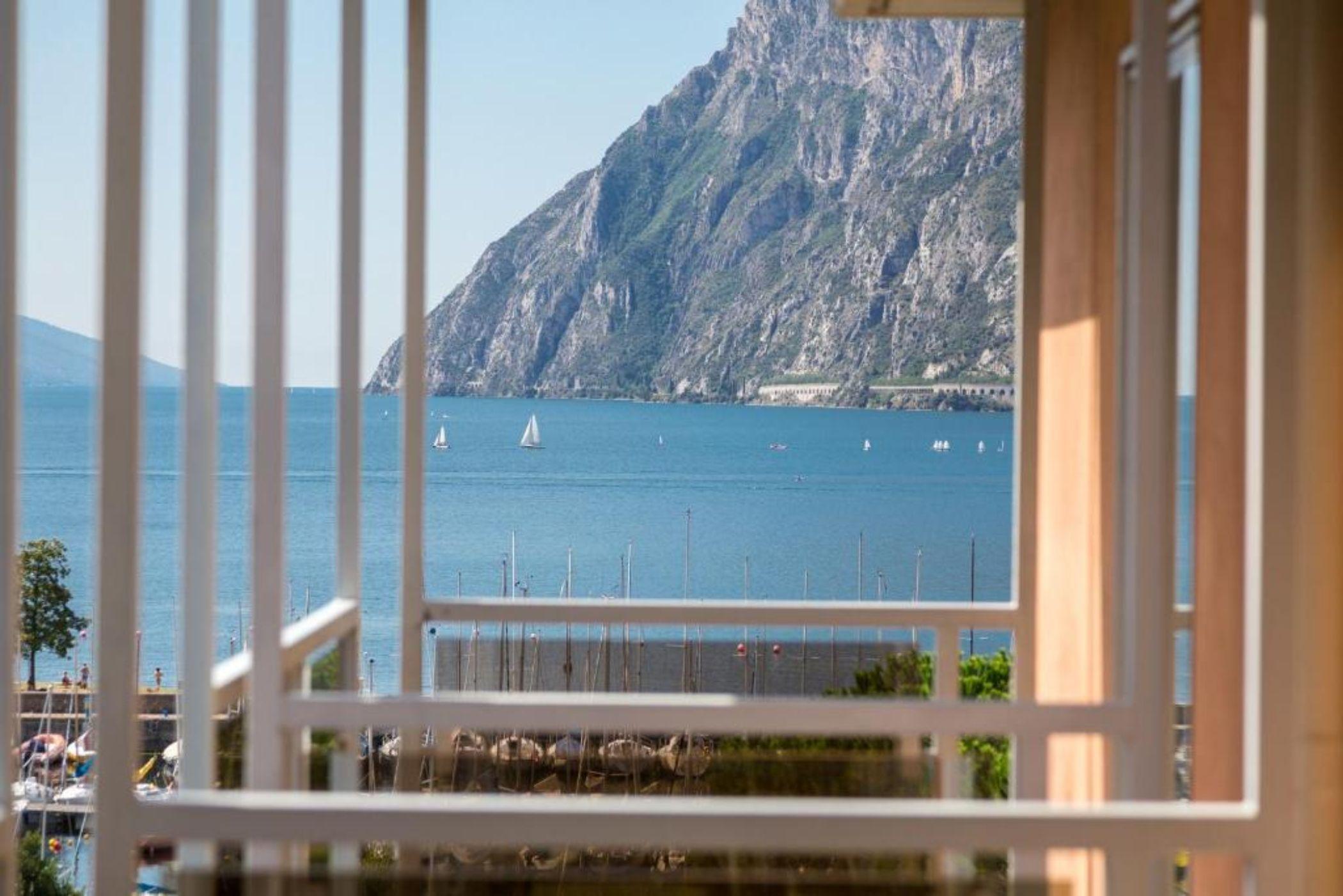 Lake Front Hotel Mirage Riva del Garda Exterior foto