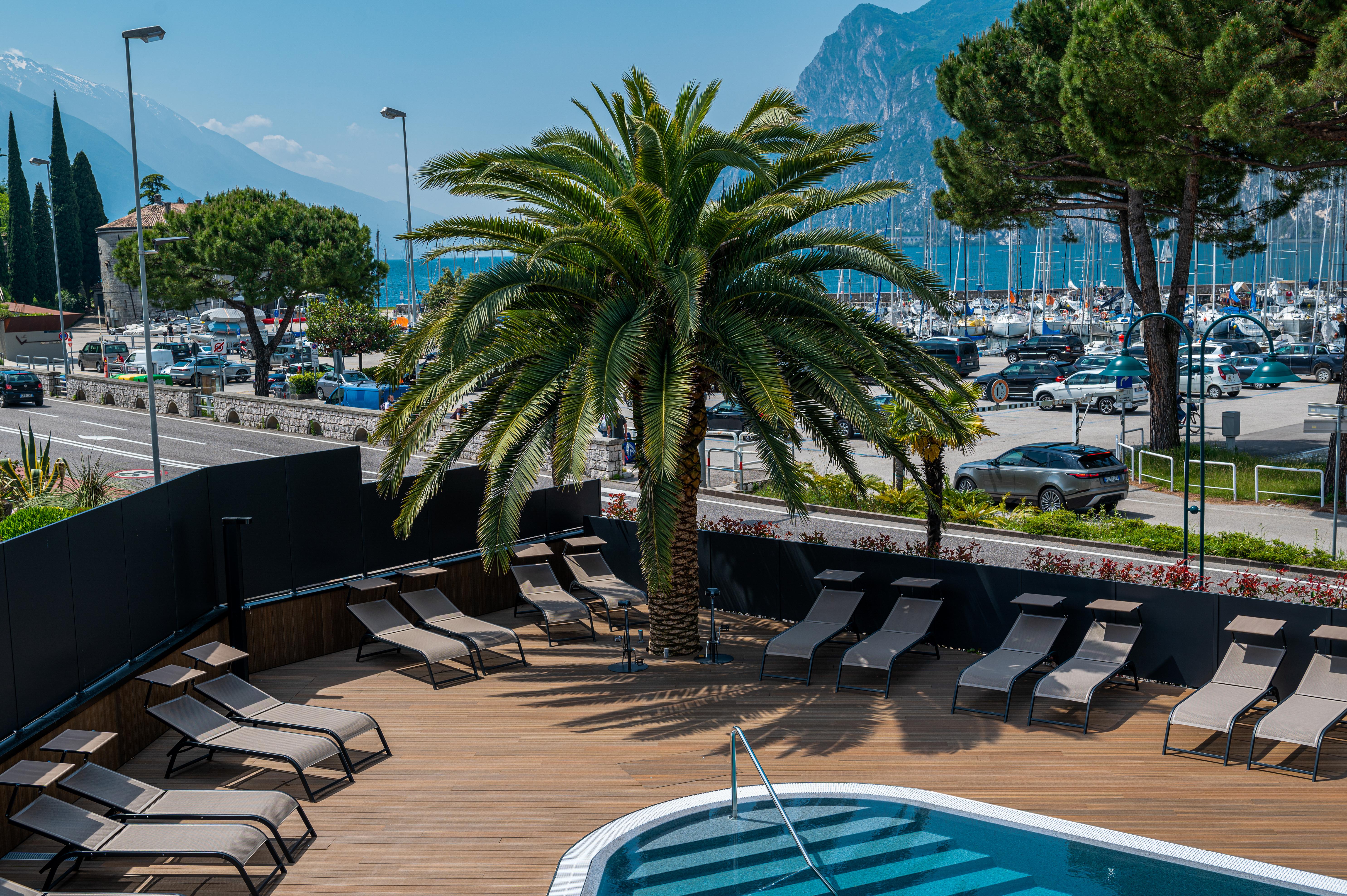 Lake Front Hotel Mirage Riva del Garda Exterior foto